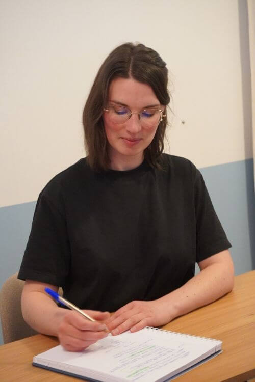 Léa en consultation de naturopathie sur Saint-Egrève